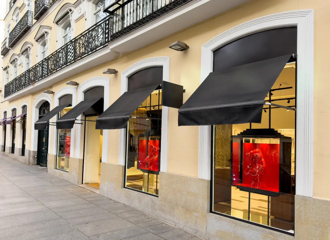 Façade vitrine de magasin en aluminium sur mesure à La Chapelle-sur-Erdre